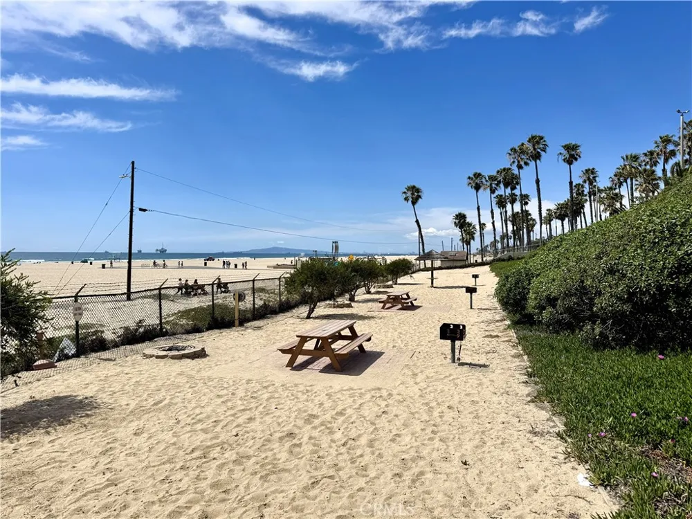 711 Pacific Coast #106 Huntington Beach, CA 92648