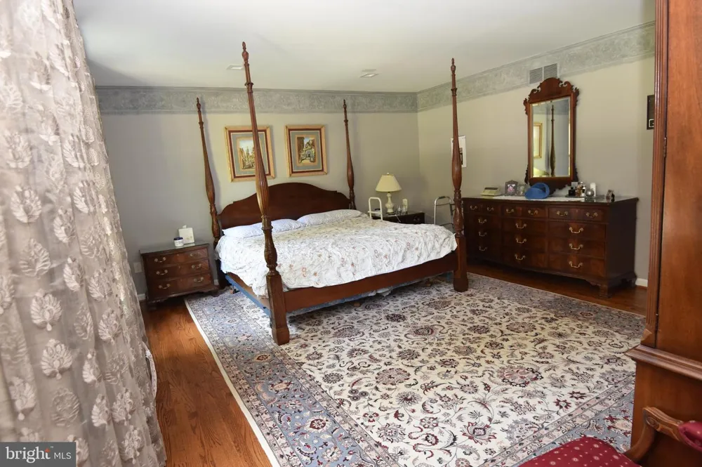 11202 OLD CARRIAGE ROAD Glen Arm, MD 21057