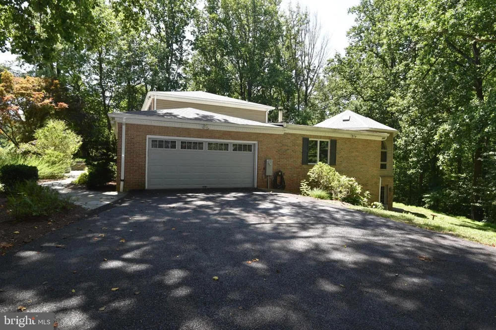 11202 OLD CARRIAGE ROAD Glen Arm, MD 21057