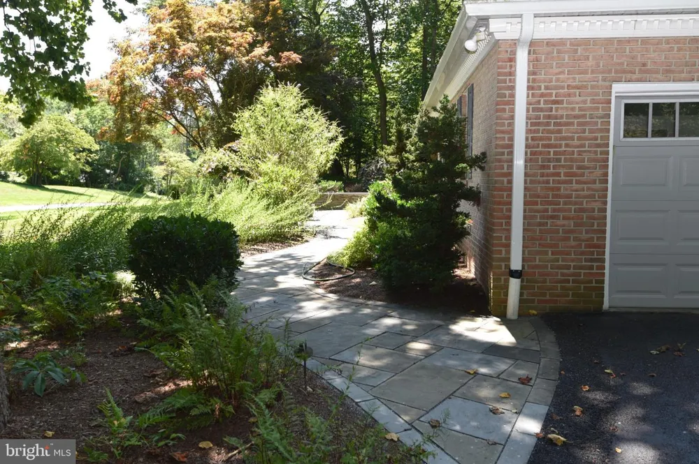 11202 OLD CARRIAGE ROAD Glen Arm, MD 21057