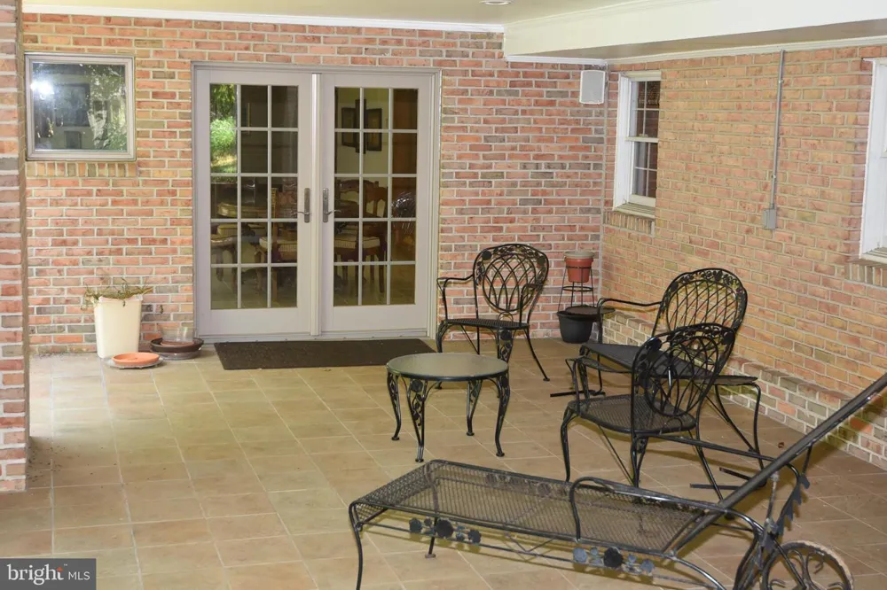 11202 OLD CARRIAGE ROAD Glen Arm, MD 21057