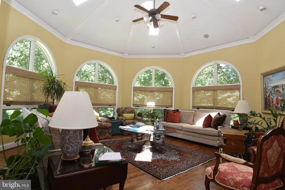 11202 OLD CARRIAGE ROAD Glen Arm, MD 21057