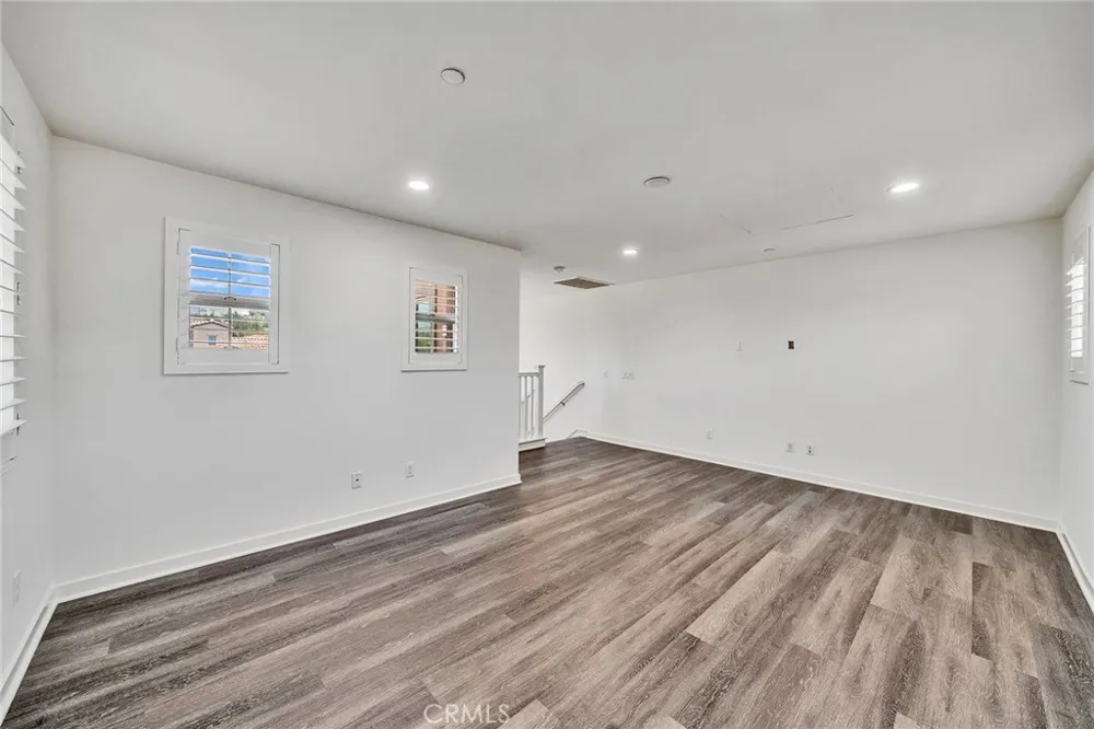 182 Finch Lake Forest, CA 92630