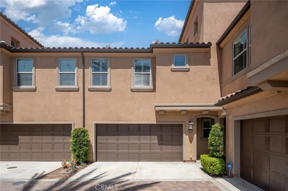 182 Finch Lake Forest, CA 92630