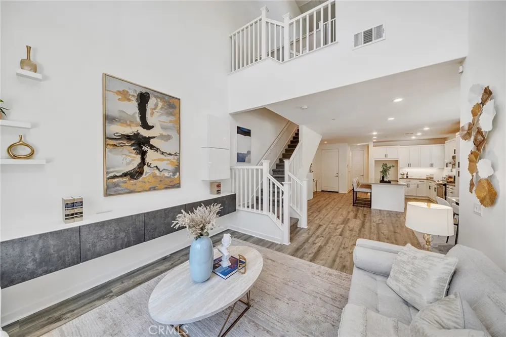 182 Finch Lake Forest, CA 92630