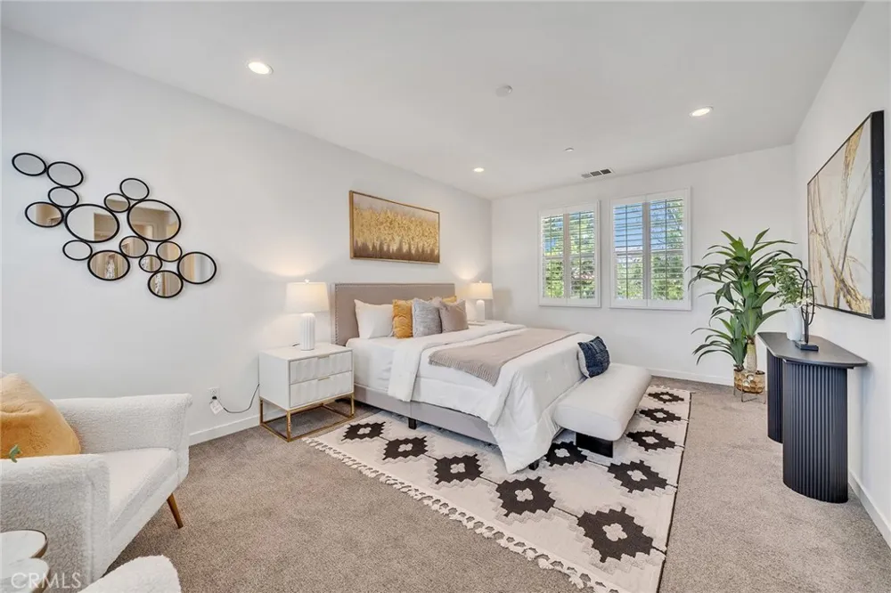 182 Finch Lake Forest, CA 92630