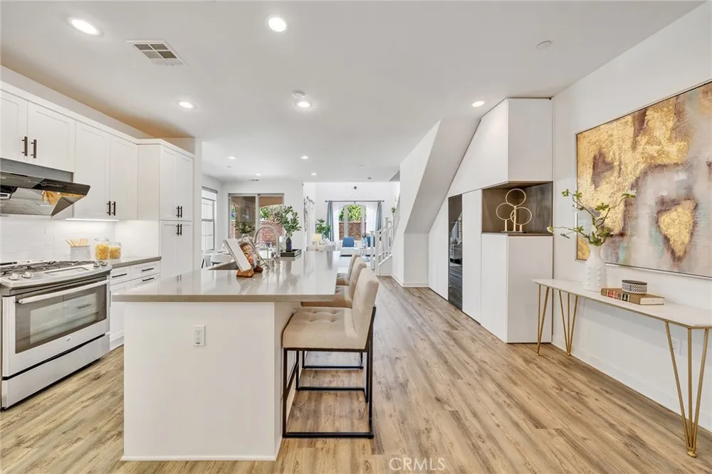 182 Finch Lake Forest, CA 92630