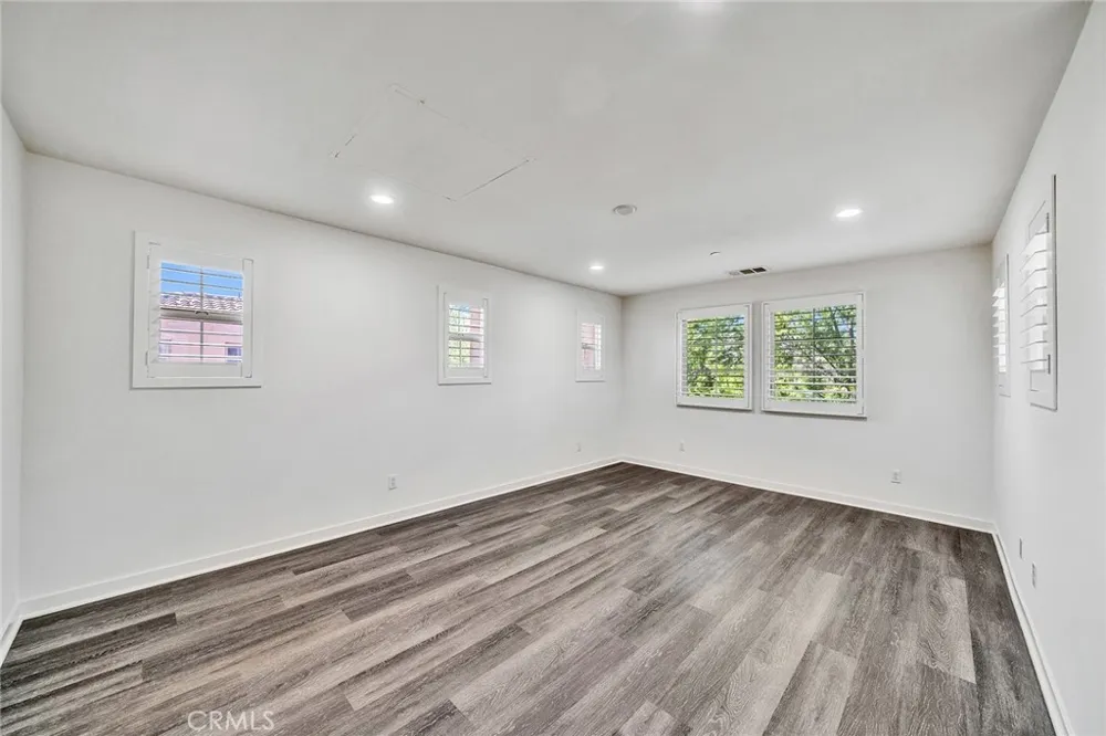182 Finch Lake Forest, CA 92630