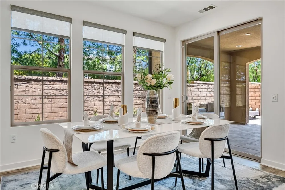 182 Finch Lake Forest, CA 92630