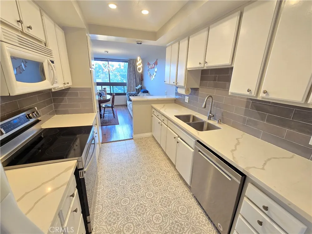 8828 Pershing Los Angeles, CA 90293