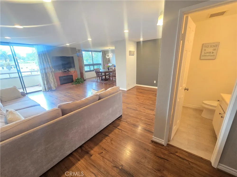 8828 Pershing Los Angeles, CA 90293