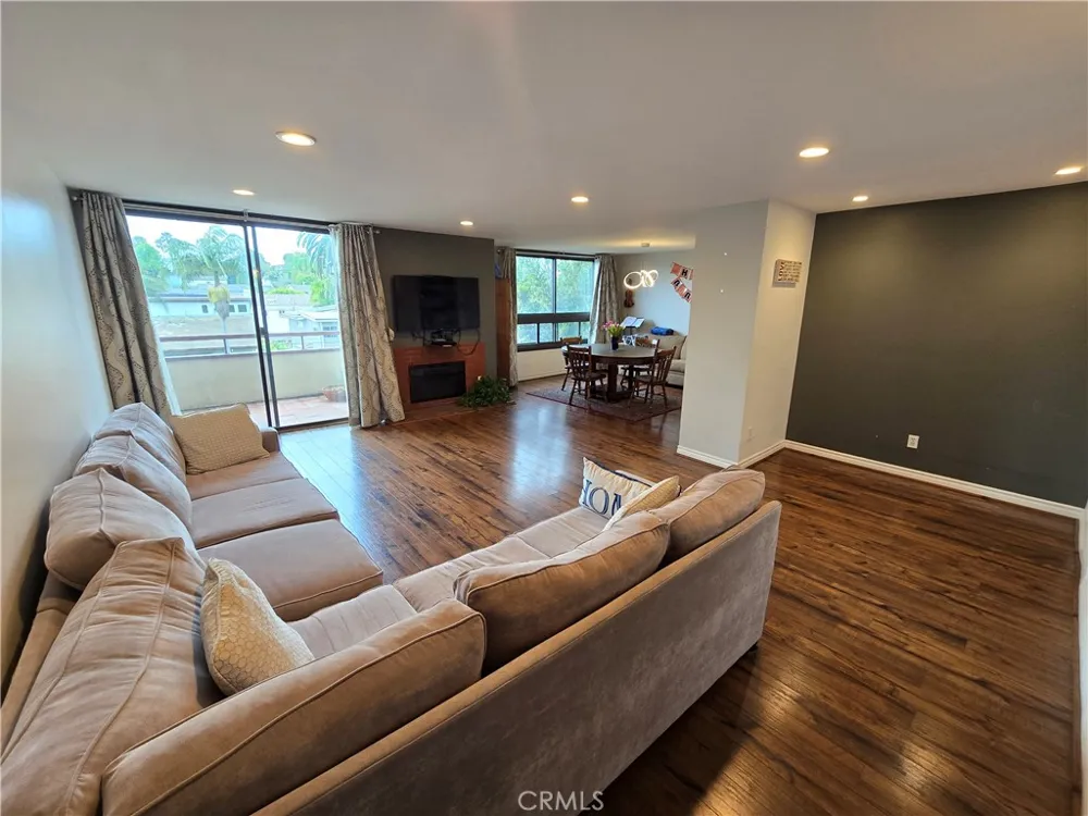 8828 Pershing Los Angeles, CA 90293