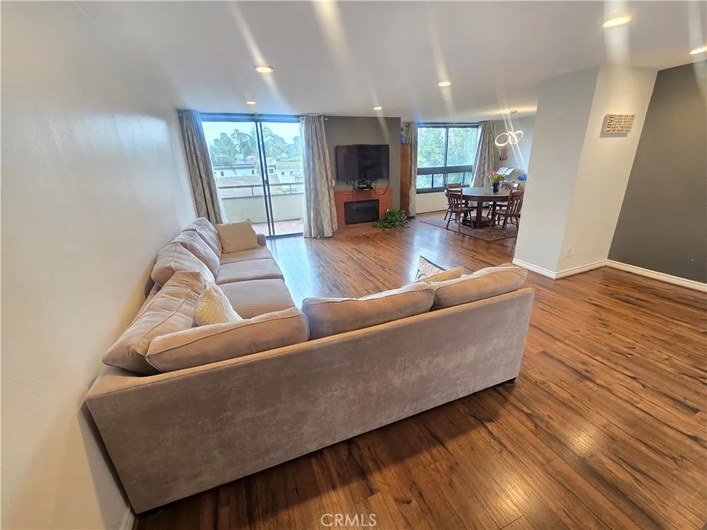 8828 Pershing Los Angeles, CA 90293