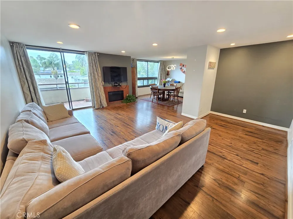 8828 Pershing Los Angeles, CA 90293