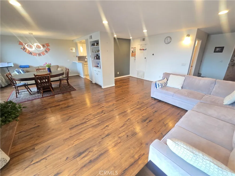 8828 Pershing Los Angeles, CA 90293