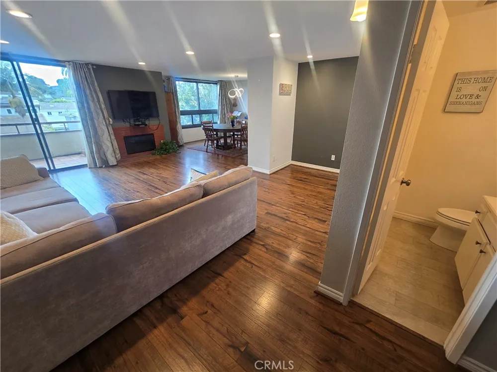 8828 Pershing Los Angeles, CA 90293