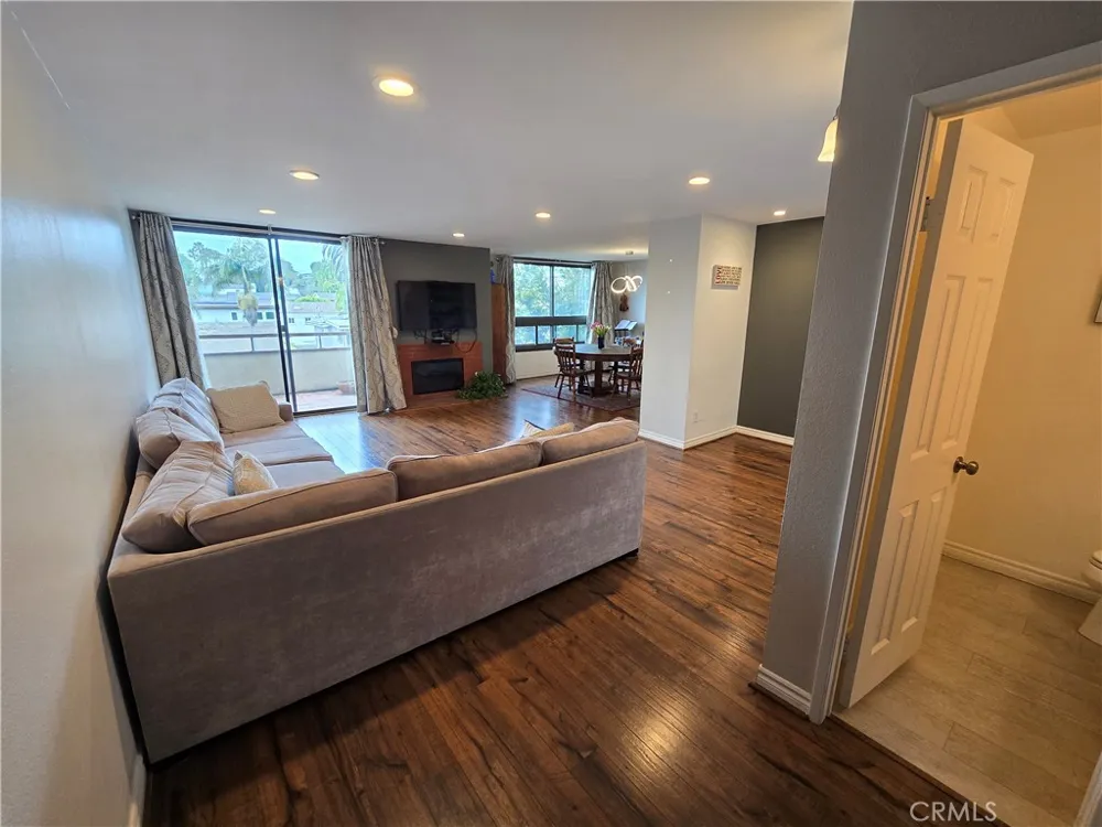 8828 Pershing Los Angeles, CA 90293