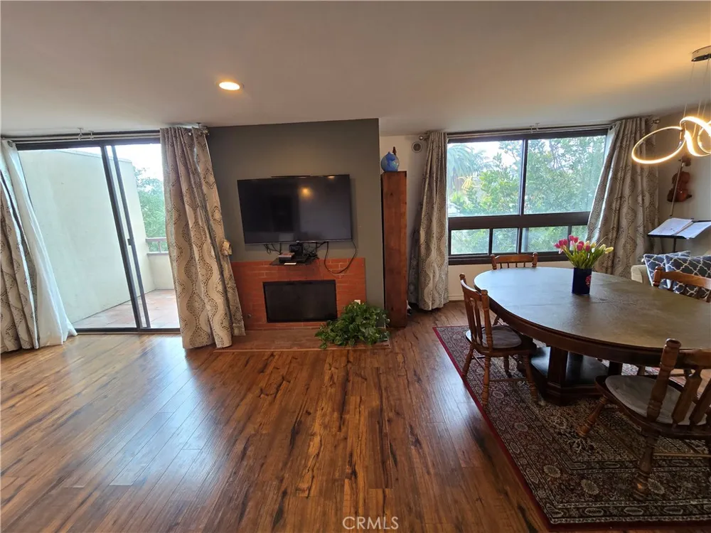 8828 Pershing Los Angeles, CA 90293