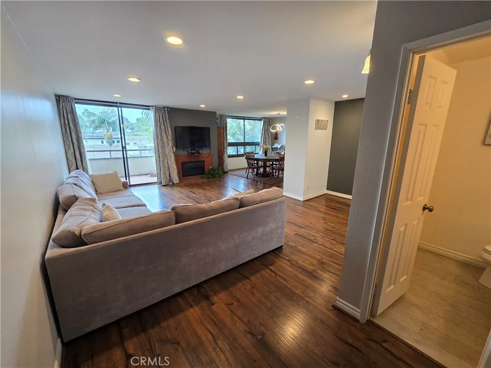 8828 Pershing Los Angeles, CA 90293