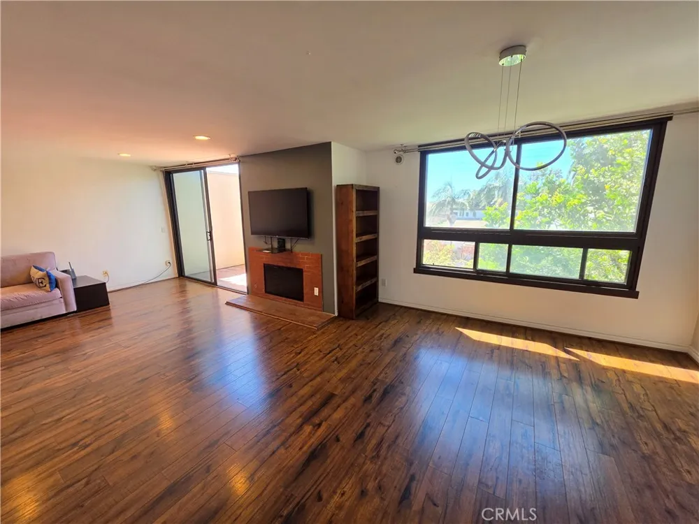 8828 Pershing Los Angeles, CA 90293