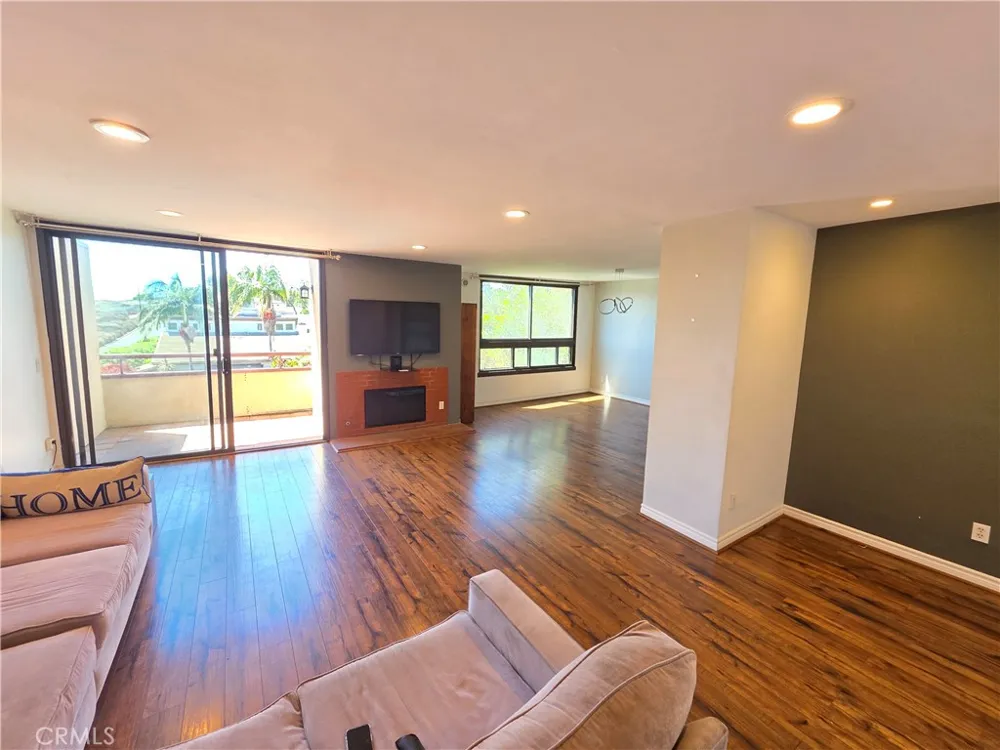 8828 Pershing Los Angeles, CA 90293