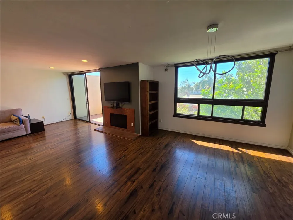 8828 Pershing Los Angeles, CA 90293
