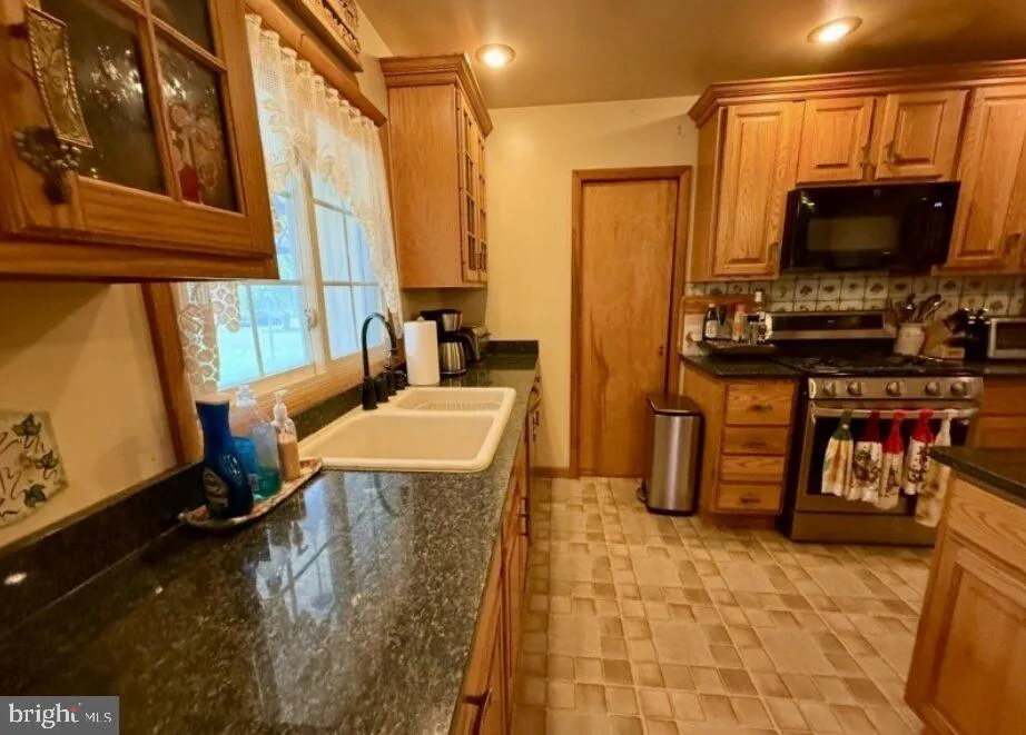 24 BEARDSLEE ROAD Millstone, NJ 08844