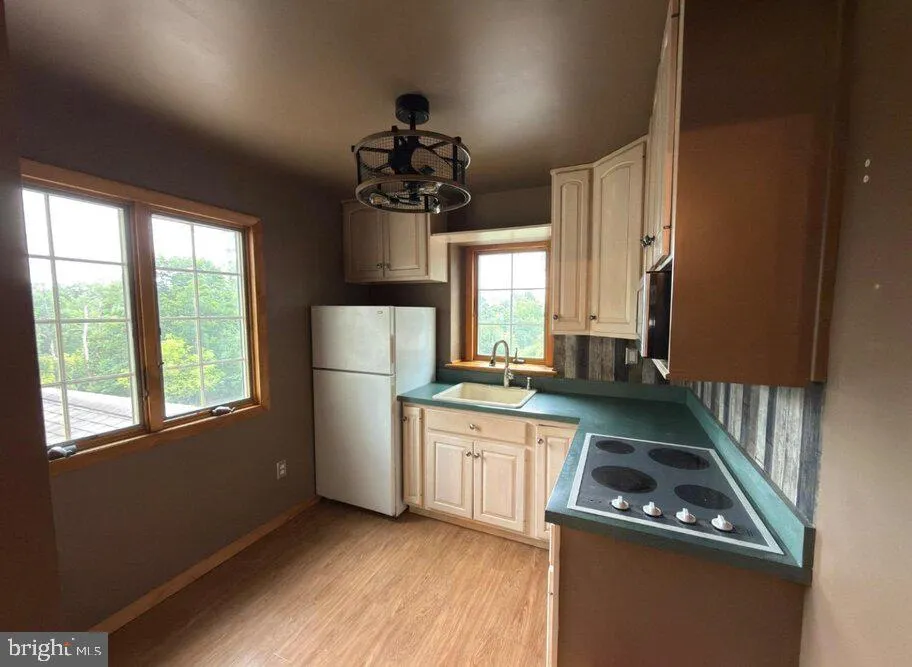 24 BEARDSLEE ROAD Millstone, NJ 08844