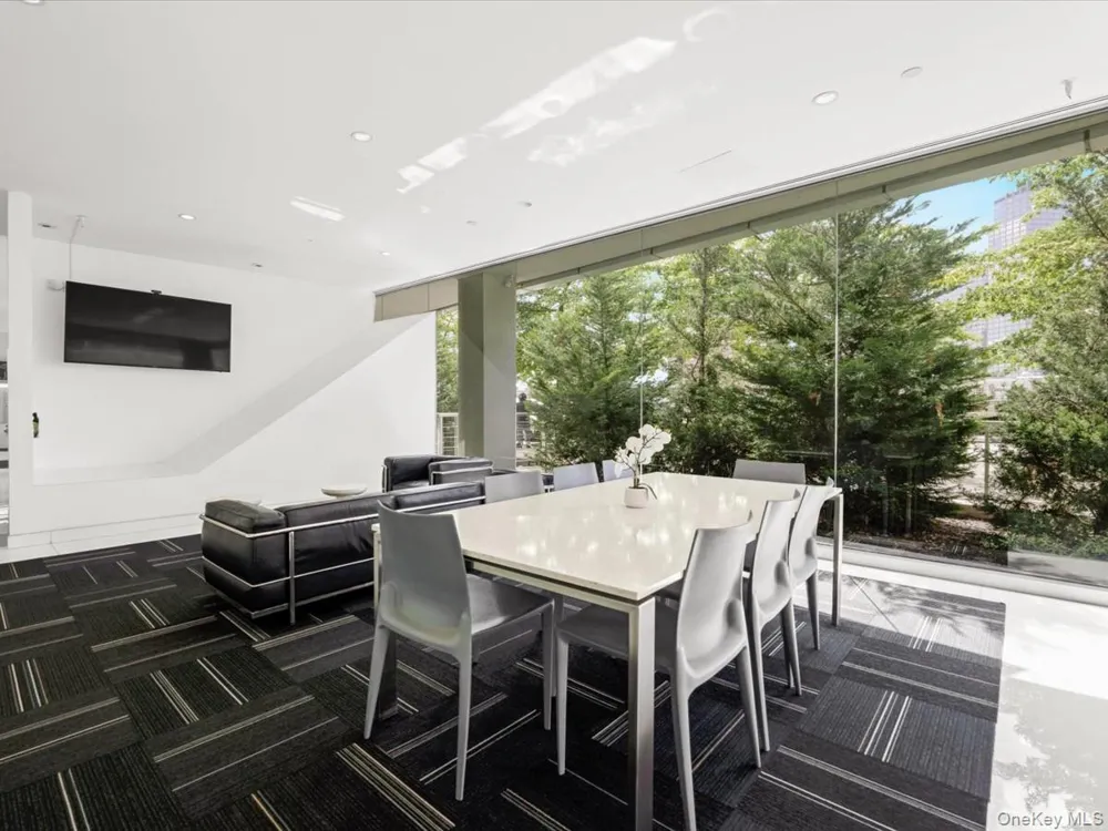 519 Borden Avenue #1H Long Island City, NY 11101