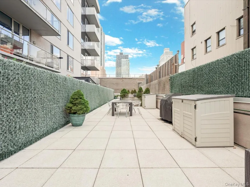 519 Borden Avenue #1H Long Island City, NY 11101