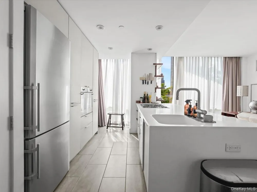 519 Borden Avenue #1H Long Island City, NY 11101