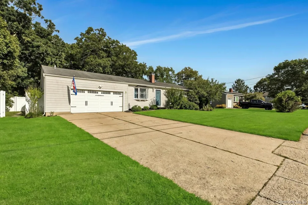 941 Montauk Avenue Islip Terrace, NY 11752