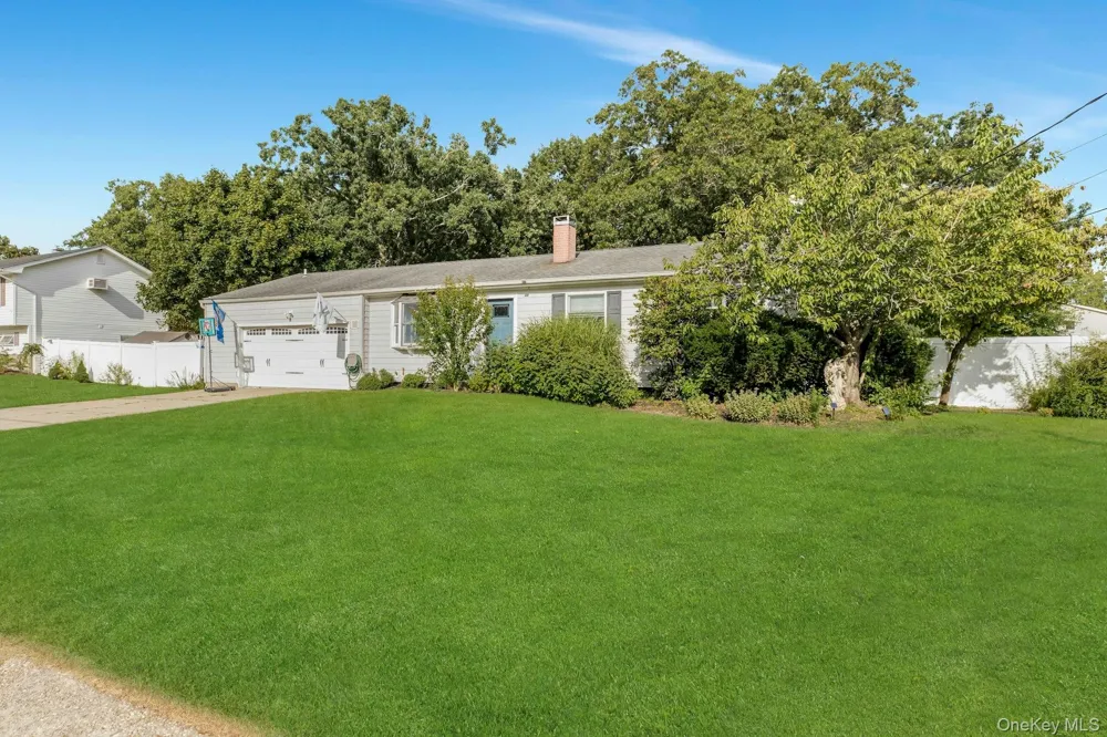 941 Montauk Avenue Islip Terrace, NY 11752