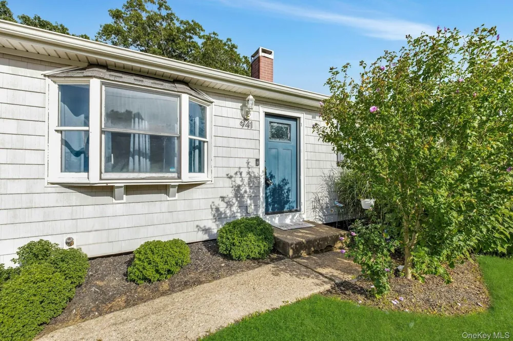 941 Montauk Avenue Islip Terrace, NY 11752