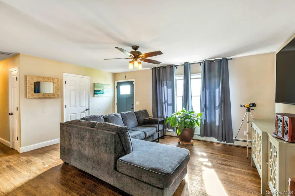 941 Montauk Avenue Islip Terrace, NY 11752