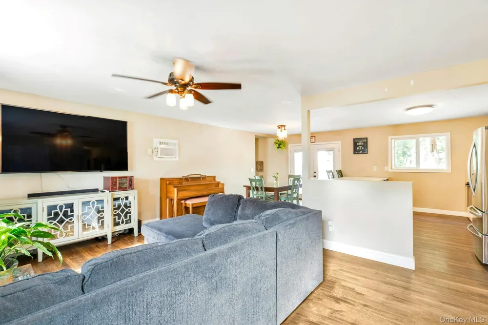 941 Montauk Avenue Islip Terrace, NY 11752