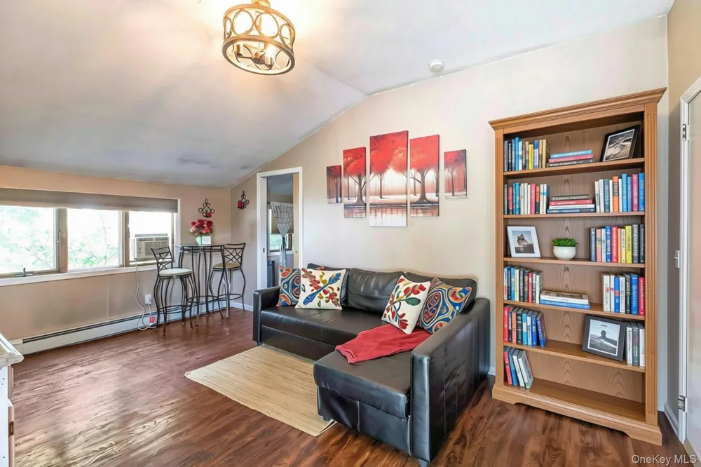 941 Montauk Avenue Islip Terrace, NY 11752