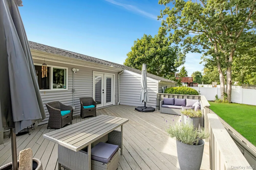 941 Montauk Avenue Islip Terrace, NY 11752