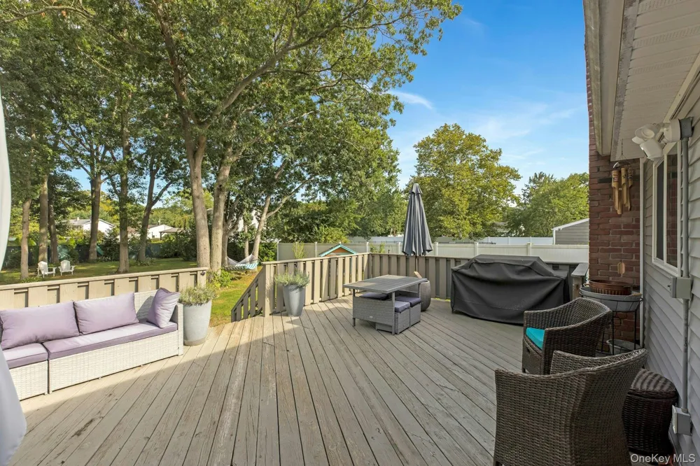 941 Montauk Avenue Islip Terrace, NY 11752