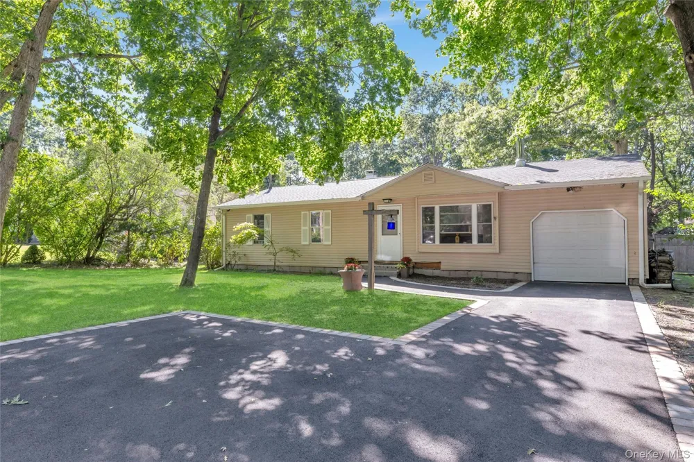 257 Parkway Drive Calverton, NY 11933