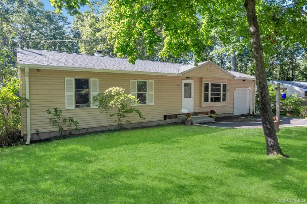 257 Parkway Drive Calverton, NY 11933