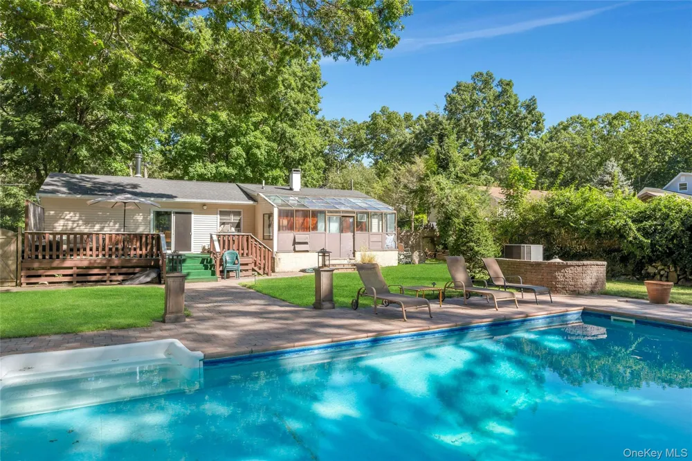 257 Parkway Drive Calverton, NY 11933