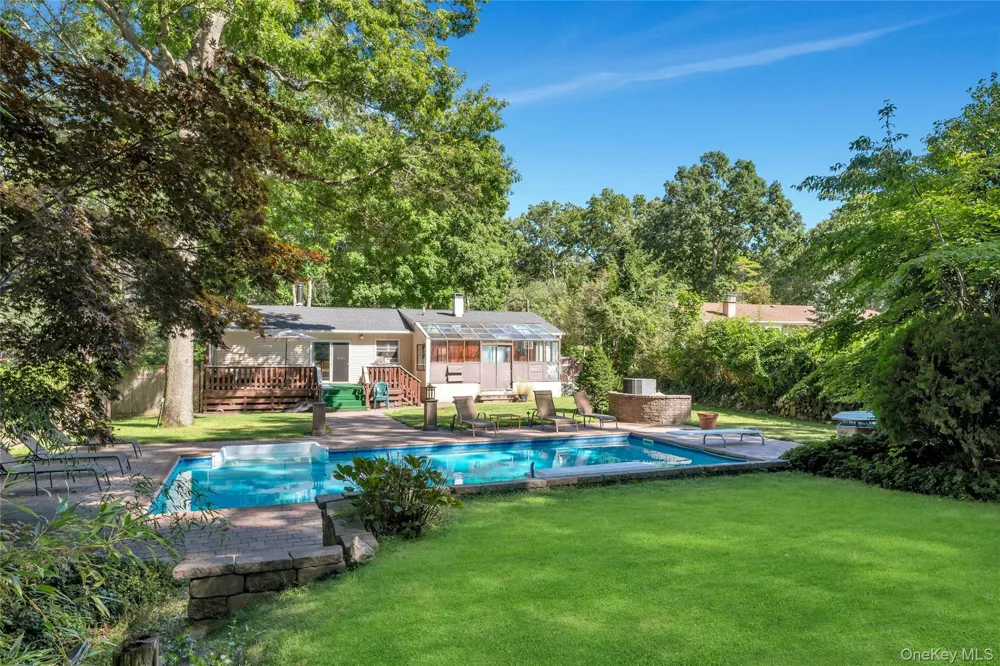 257 Parkway Drive Calverton, NY 11933