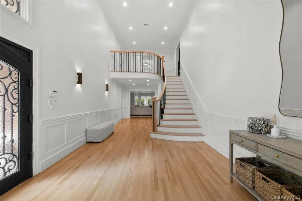 111 Barrett Road Lawrence, NY 11559