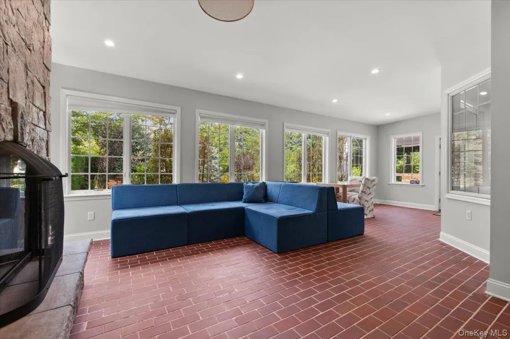 111 Barrett Road Lawrence, NY 11559