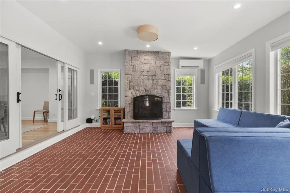 111 Barrett Road Lawrence, NY 11559