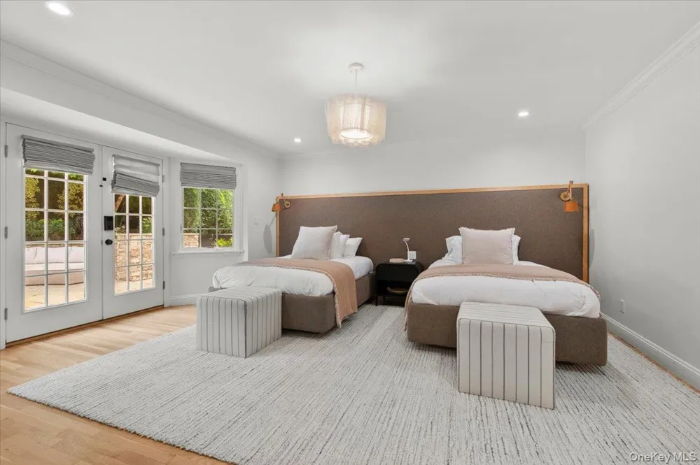 111 Barrett Road Lawrence, NY 11559