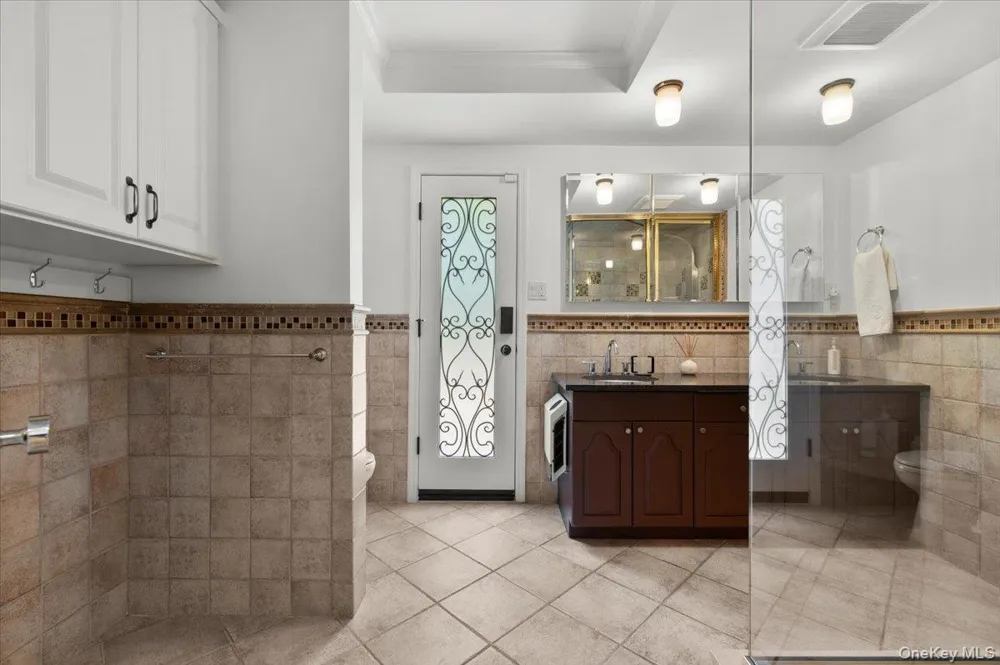 111 Barrett Road Lawrence, NY 11559