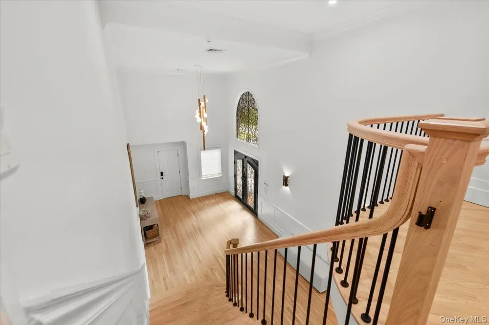 111 Barrett Road Lawrence, NY 11559