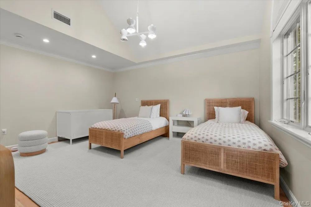 111 Barrett Road Lawrence, NY 11559
